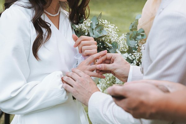 Quelles sont les nouvelles tendances en matière de gâteaux de mariage?